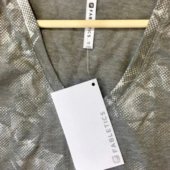 NWT Fabletics Taryn Printed V-Neck Tank - Picture 4 of 6